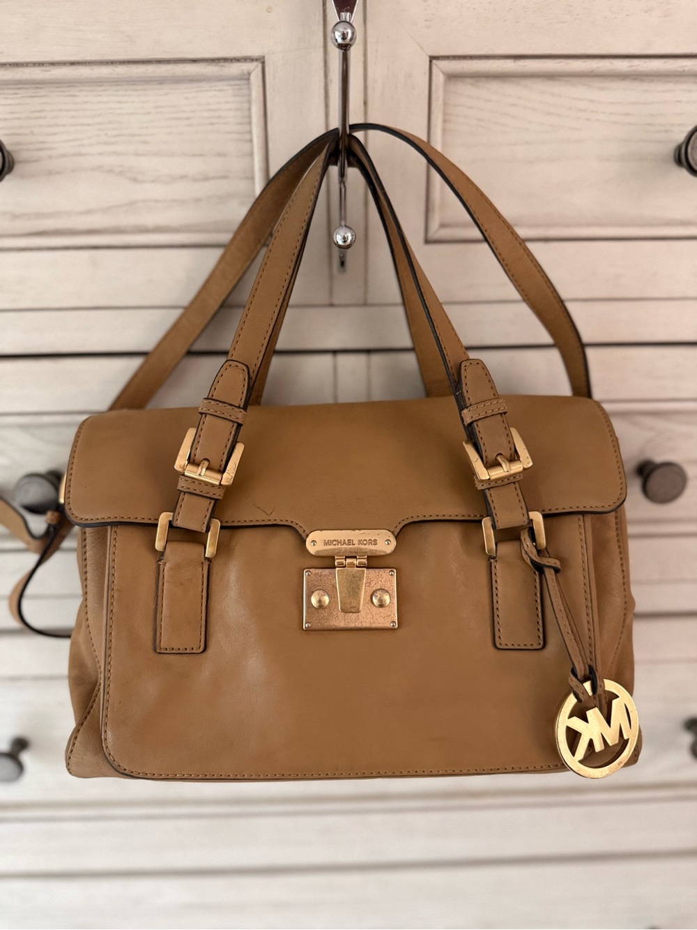 MICHAEL KORS Gosford Satchel Bag tan leather. Shoulder Bag with Gold hardware - Picture 2 of 15